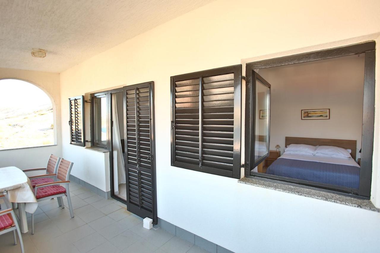 Apartman Branko Pag Town Exteriör bild